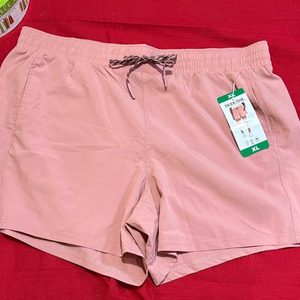 NWT PACIFIC TRAIL LIGHTWEIGHT SHORTS